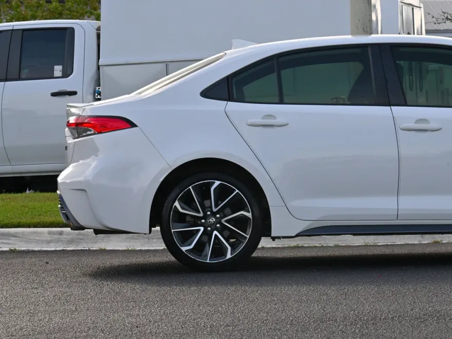 2020 Toyota Corolla SE photo 1