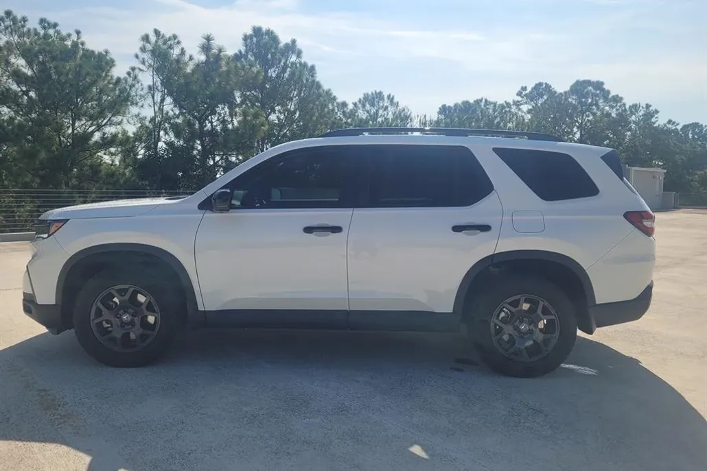 2025 Honda Pilot TrailSport photo 1