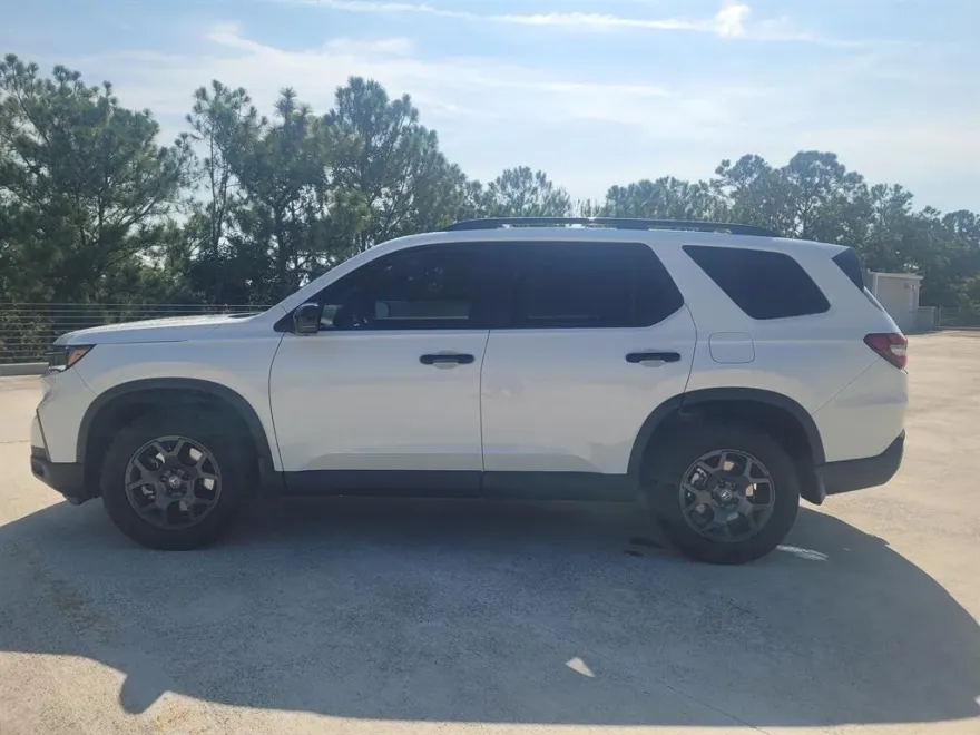 2025 Honda Pilot TrailSport photo 1