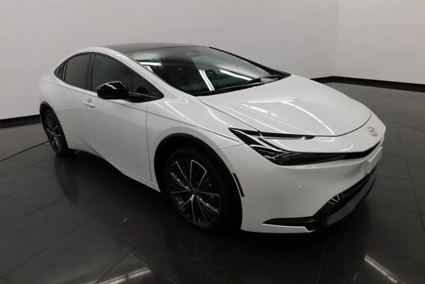 2025 Toyota Prius Limited photo 1
