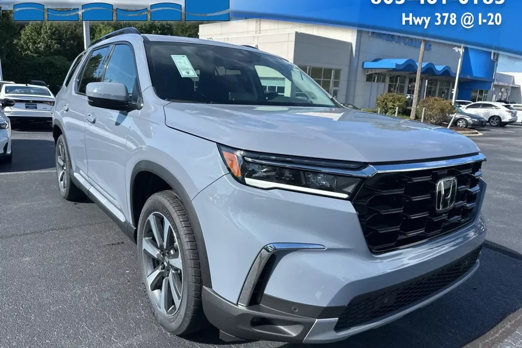 2025 Honda Pilot Touring photo 1
