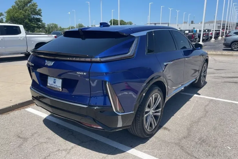2024 Cadillac Lyriq Luxury photo 1