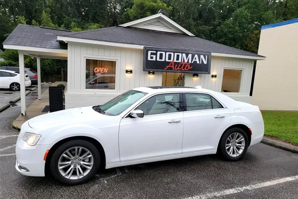 2016 Chrysler 300 photo 1