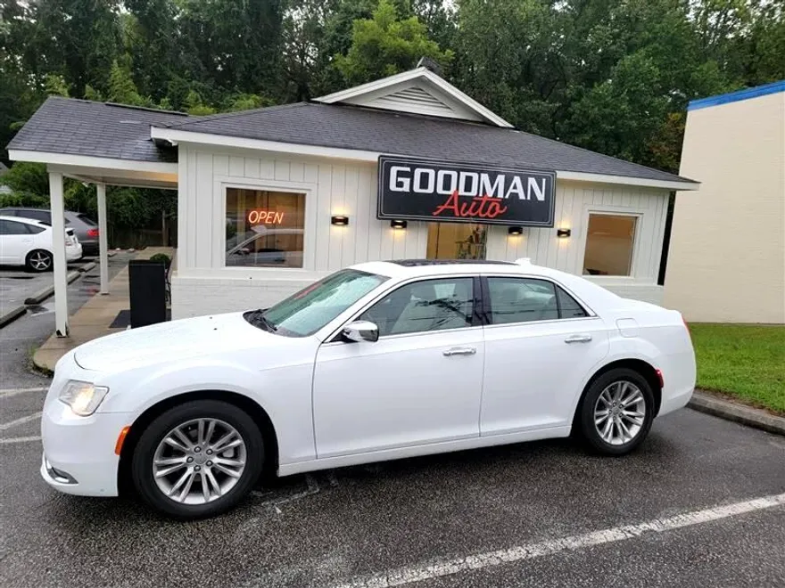 2016 Chrysler 300 photo 1