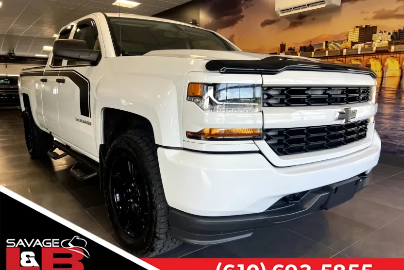 2016 Chevrolet Silverado 1500 Custom photo 1