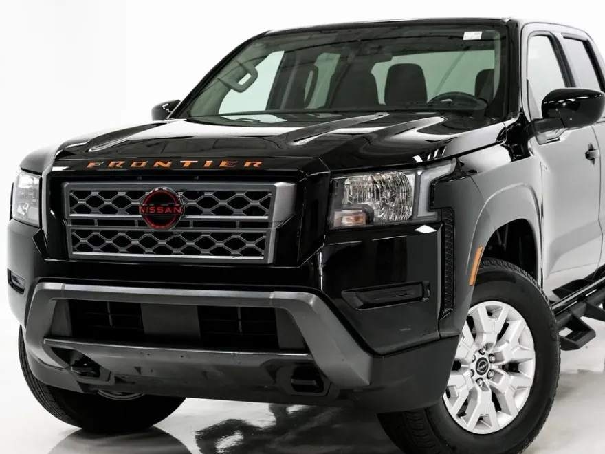 2023 Nissan Frontier SV photo 1