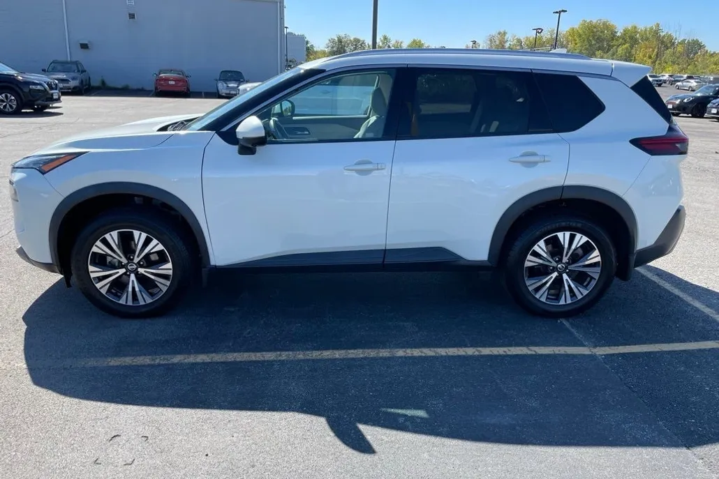 2021 Nissan Rogue SV photo 1
