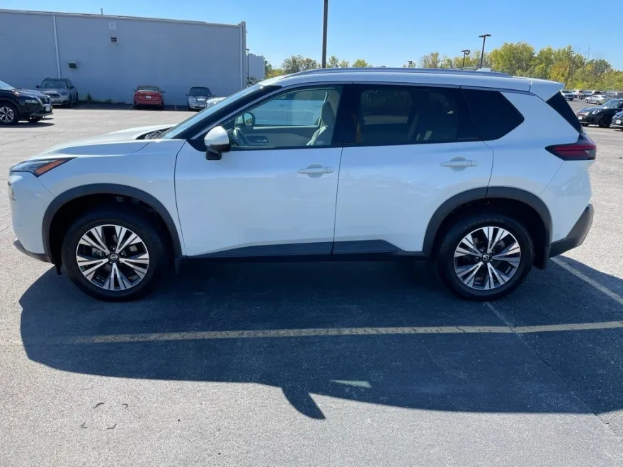 2021 Nissan Rogue SV photo 1