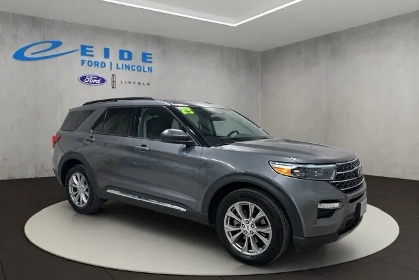 2023 Ford Explorer XLT photo 1