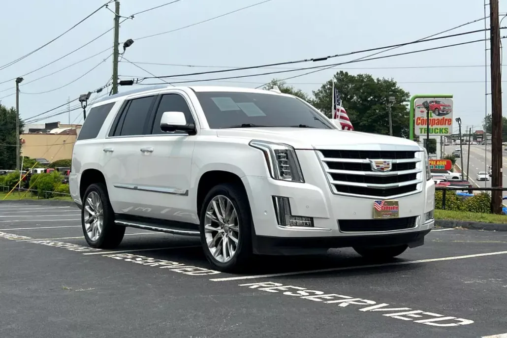 2017 Cadillac Escalade Luxury photo 1