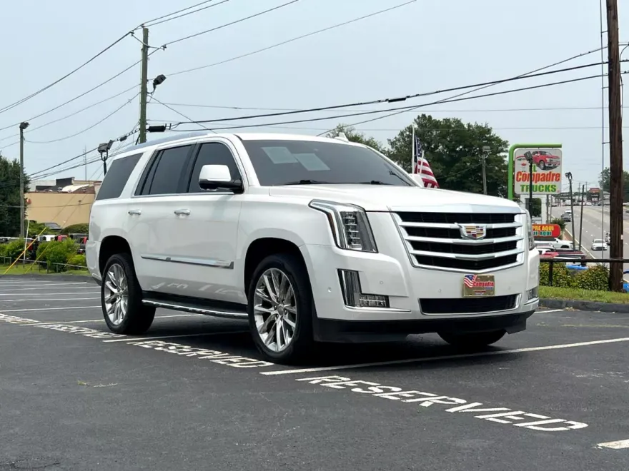2017 Cadillac Escalade Luxury photo 1