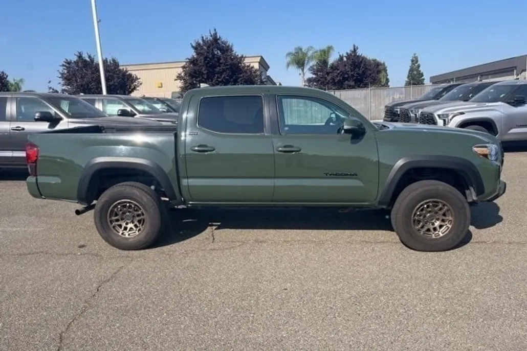 2022 Toyota Tacoma SR5 V6 photo 1