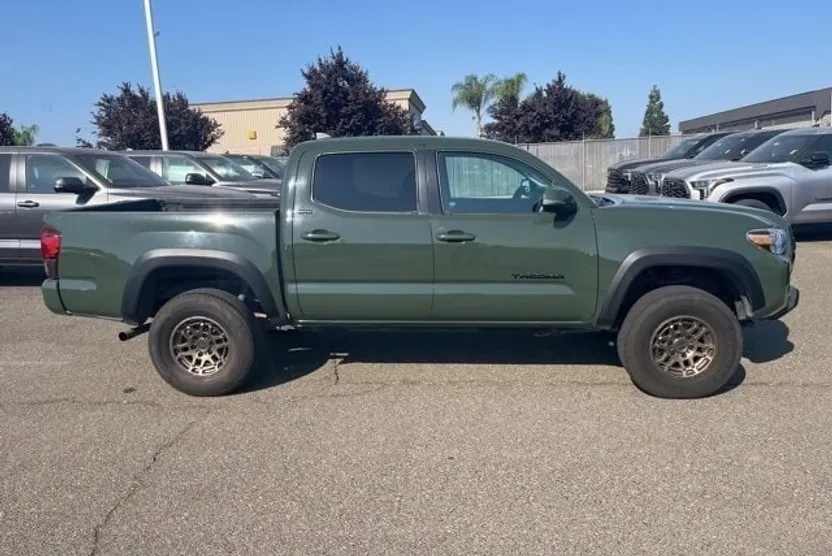 2022 Toyota Tacoma SR5 V6 photo 1