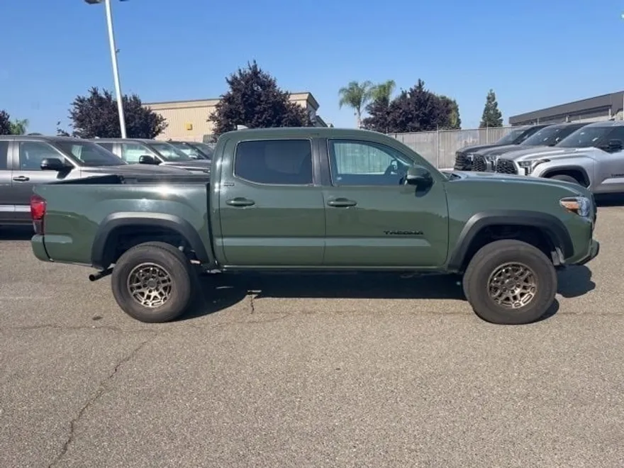 2022 Toyota Tacoma SR5 V6 photo 1