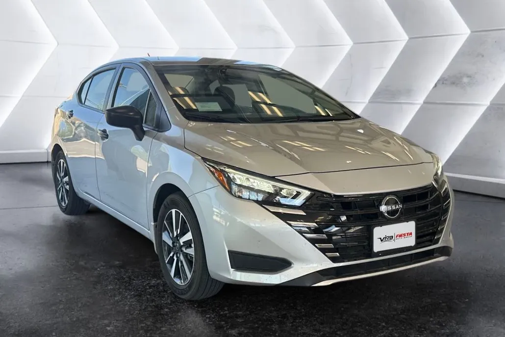 2025 Nissan Versa 1.6 S photo 1