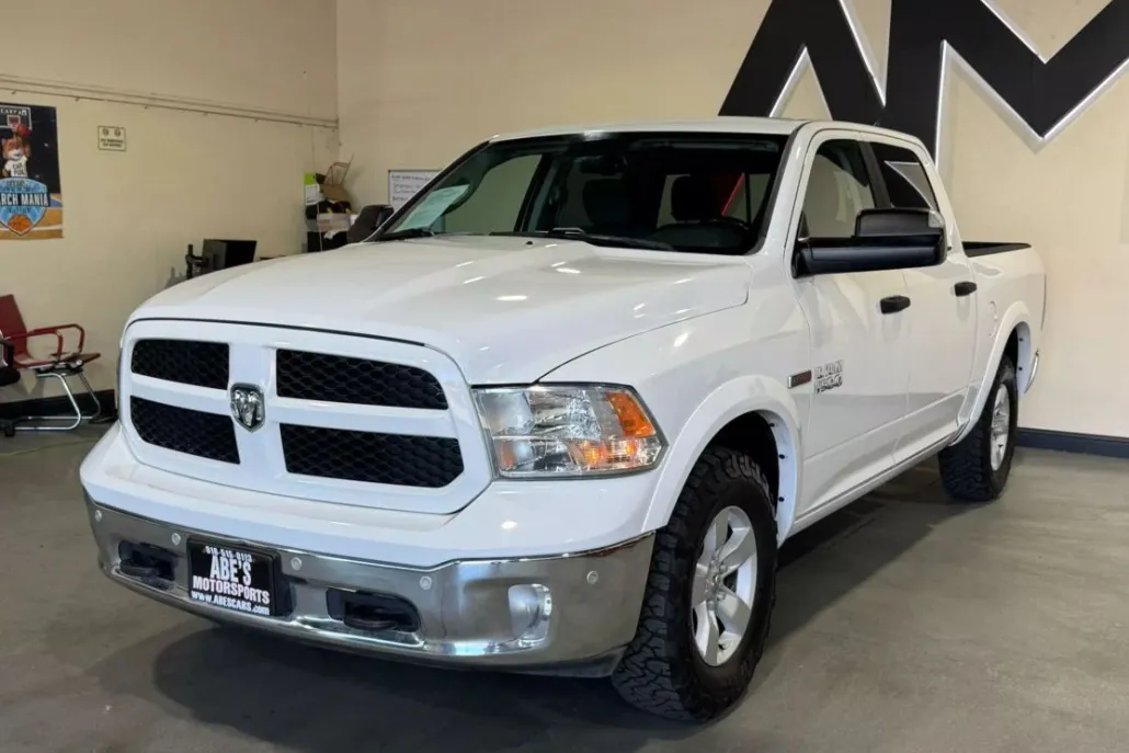2016 Ram 1500 SLT photo 1