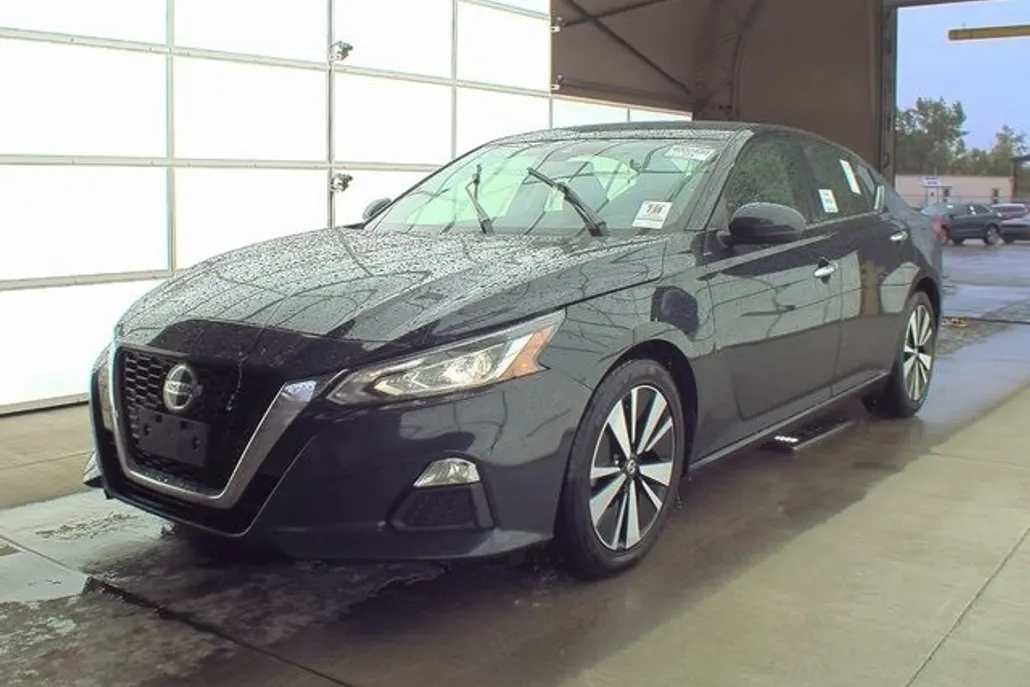 2022 Nissan Altima 2.5 SV photo 1
