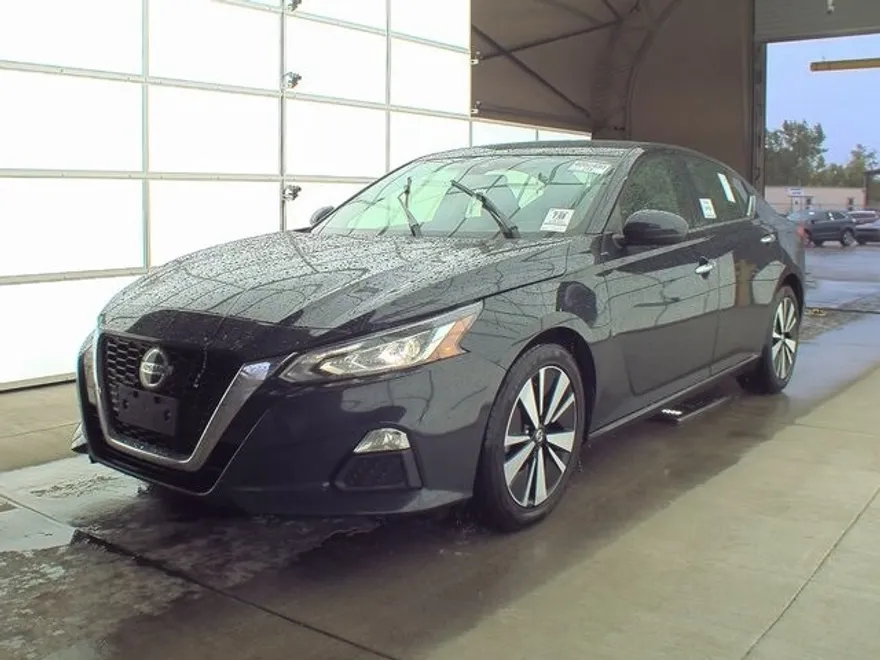 2022 Nissan Altima 2.5 SV photo 1