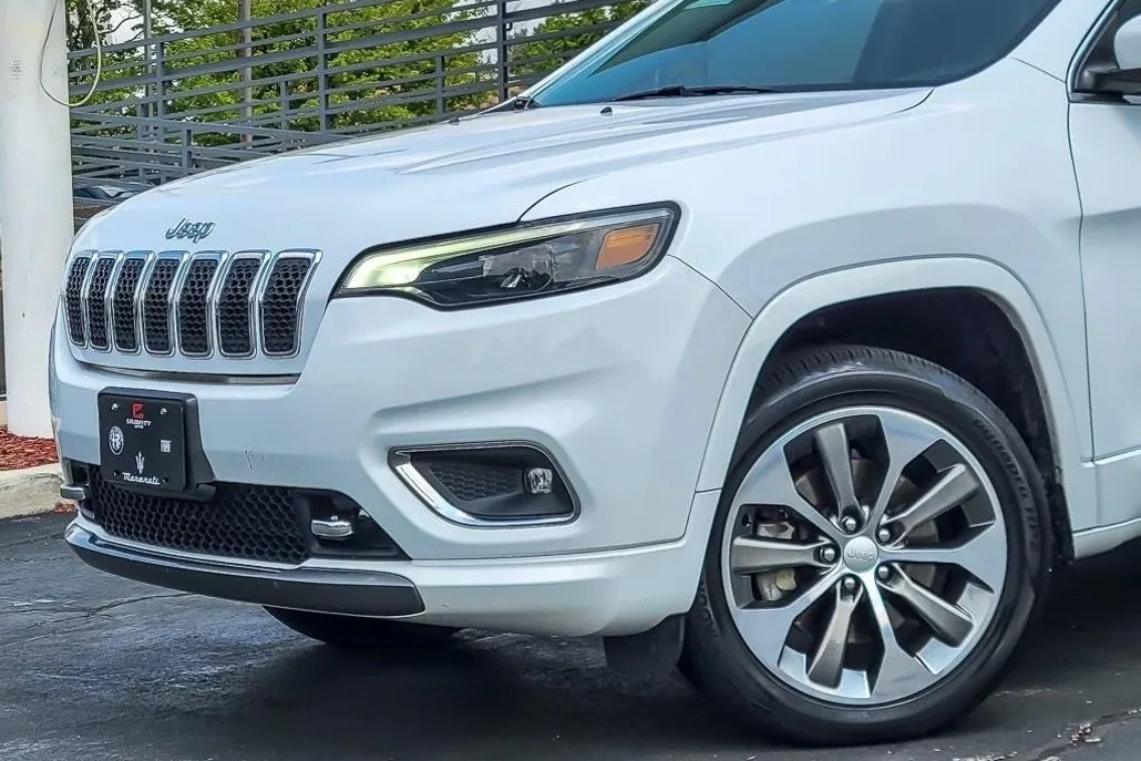 2019 Jeep Cherokee Overland photo 1