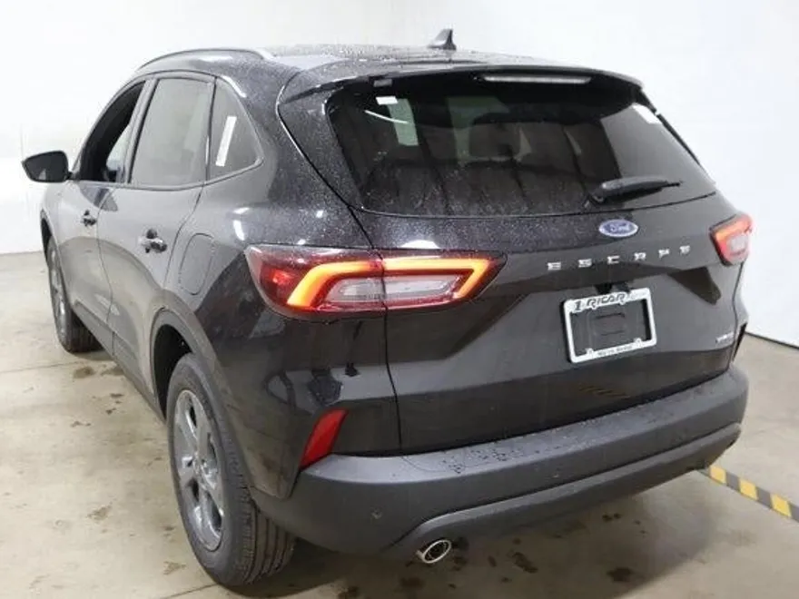 2025 Ford Escape ST-Line photo 1