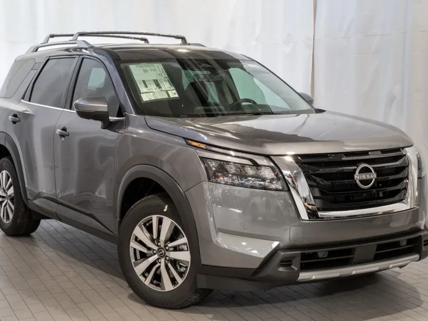 2025 Nissan Pathfinder SL photo 1