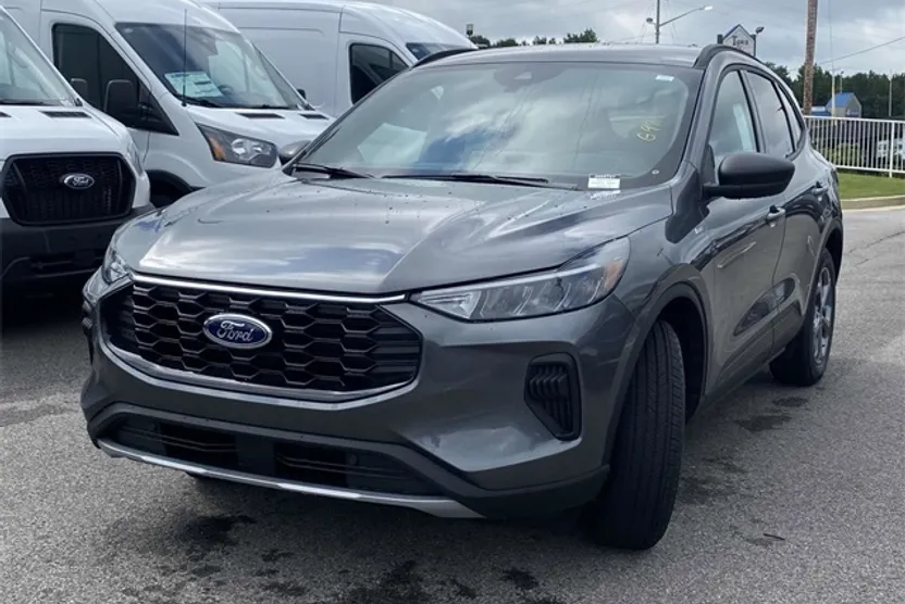 2025 Ford Escape Hybrid ST-Line photo 1