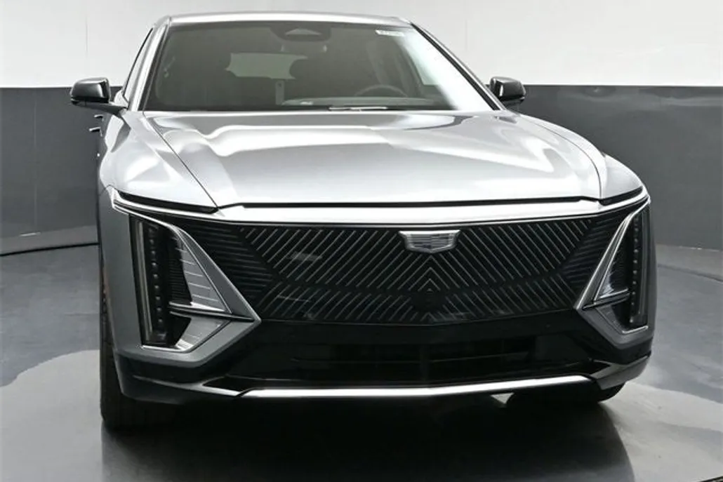 2025 Cadillac Lyriq Luxury photo 1