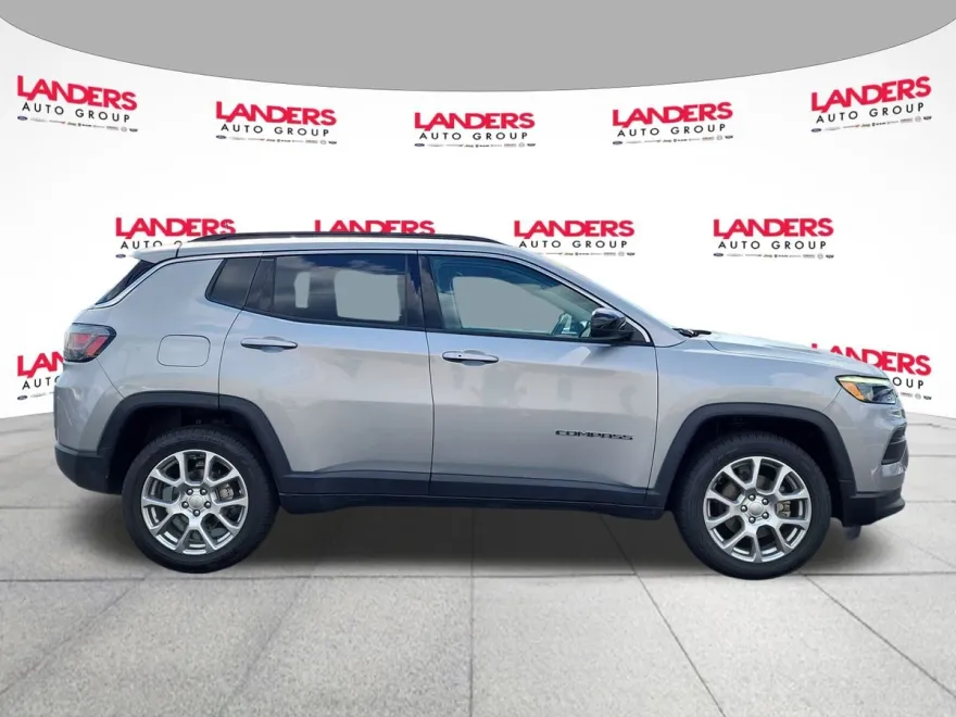 2022 Jeep Compass Latitude Lux photo 1