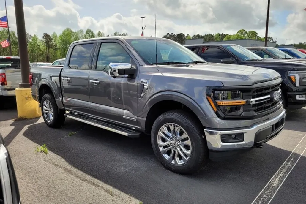 2025 Ford F-150 XLT photo 1