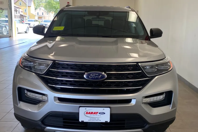 2021 Ford Explorer XLT photo 1