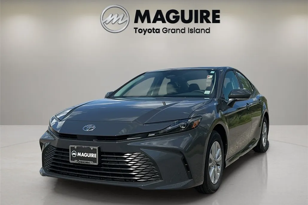 2025 Toyota Camry LE photo 1