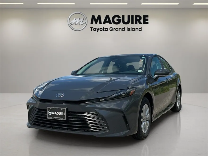 2025 Toyota Camry LE photo 1