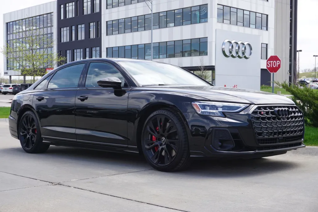 2025 Audi S8 4.0T photo 1