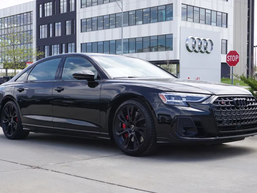 2025 Audi S8 4.0T photo 1