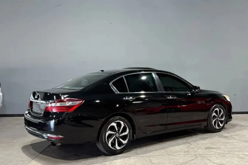 2016 Honda Accord EX photo 1