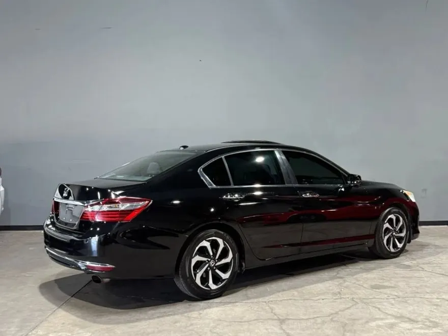 2016 Honda Accord EX photo 1