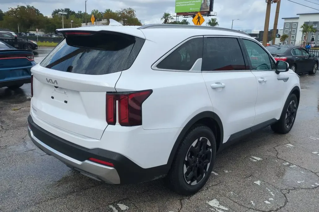 2026 Kia Sorento S photo 1