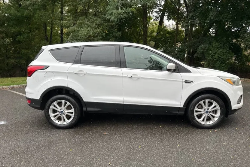 2019 Ford Escape SE photo 1
