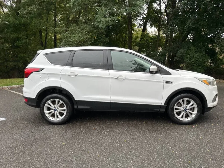 2019 Ford Escape SE photo 1