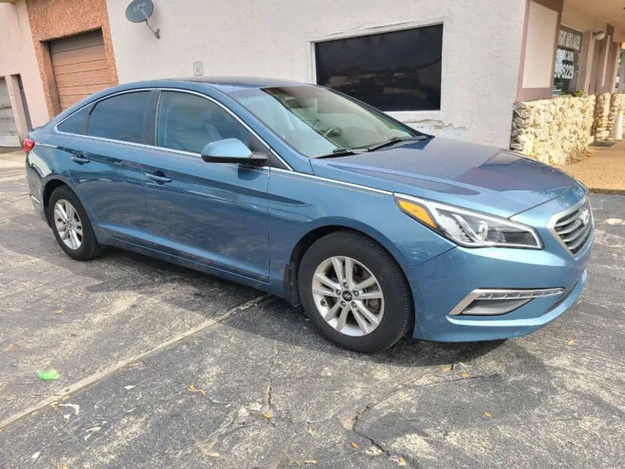 2015 Hyundai Sonata SE photo 1