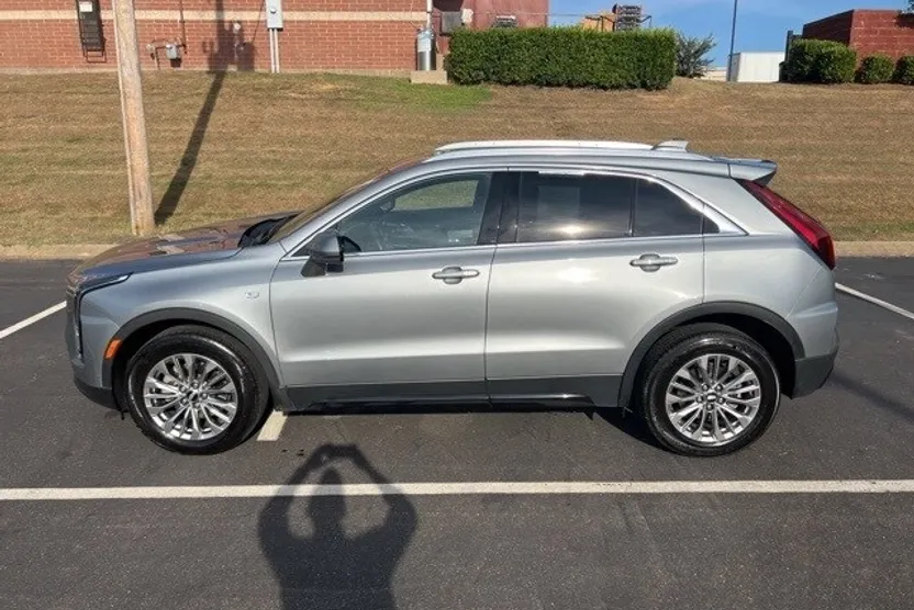 2024 Cadillac XT4 Premium Luxury photo 1