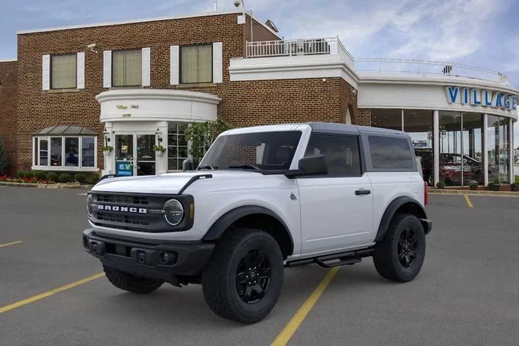 2024 Ford Bronco Black Diamond photo 1
