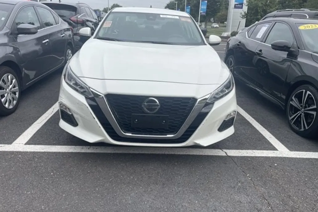 2022 Nissan Altima 2.5 SV photo 1