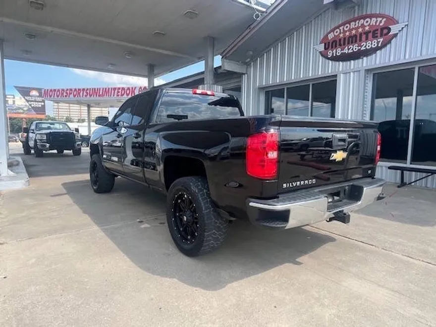 2018 Chevrolet Silverado LT photo 1