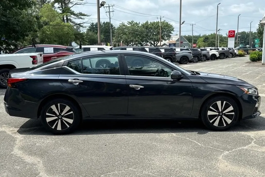 2022 Nissan Altima 2.5 SV photo 1