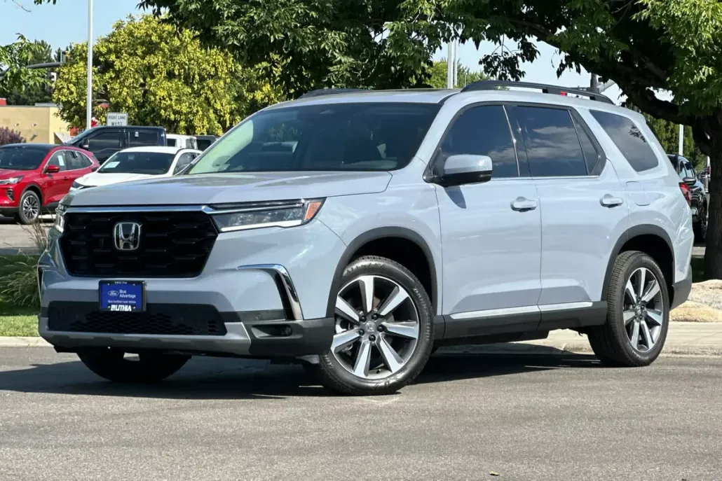 2024 Honda Pilot Touring photo 1