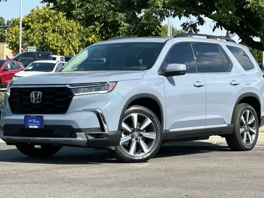 2024 Honda Pilot Touring photo 1