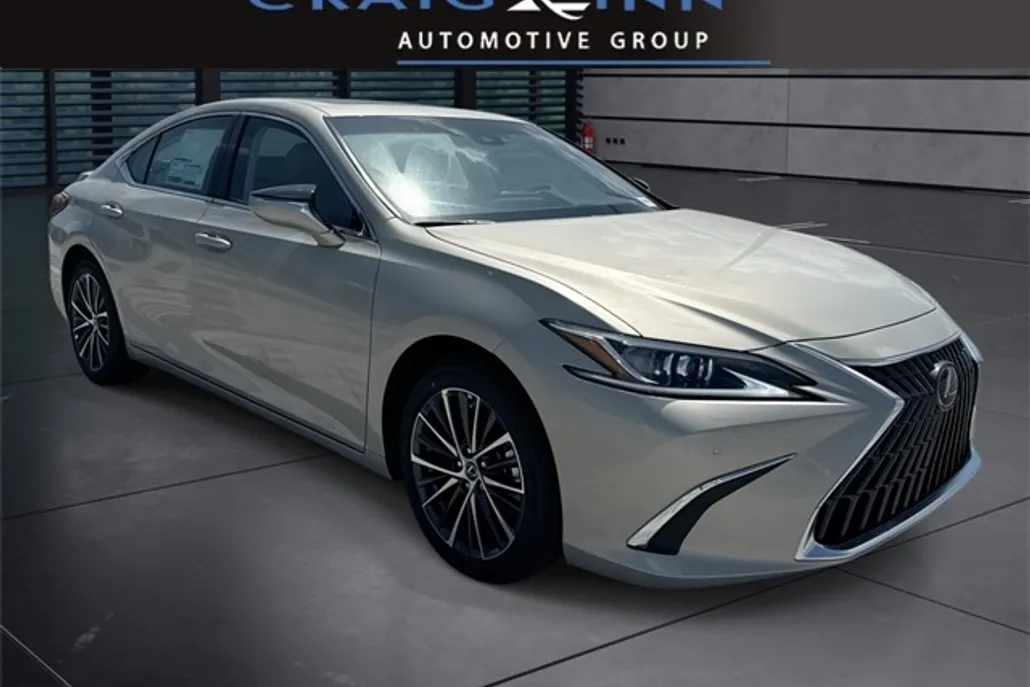 2025 Lexus ES 300h photo 1