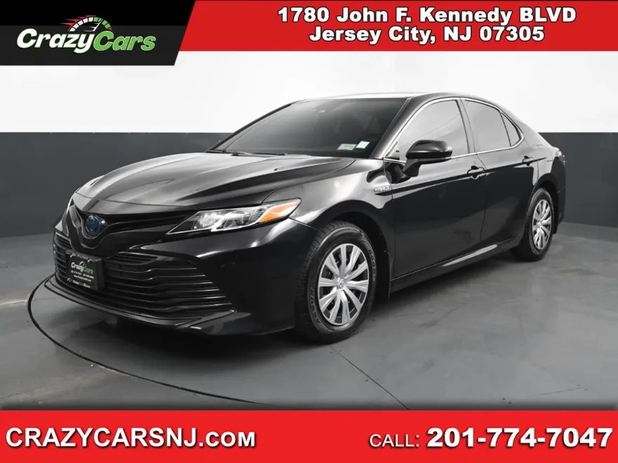 2020 Toyota Camry Hybrid LE photo 1