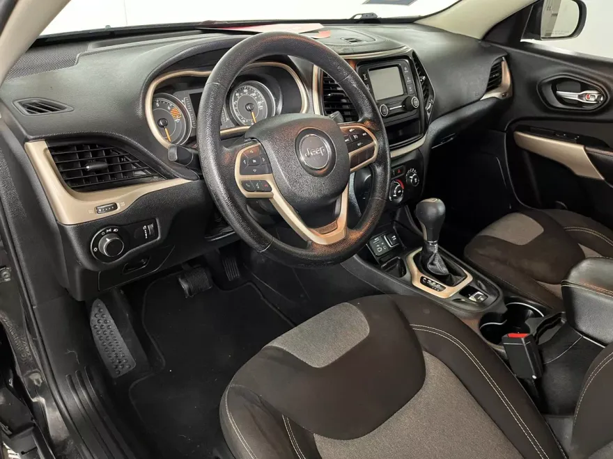 2017 Jeep Cherokee Sport photo 1